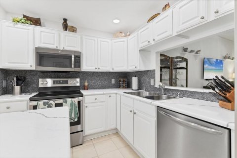 House in Bradenton, Florida 2 bedrooms, 161.65 sq.m. № 1654317 - photo 8