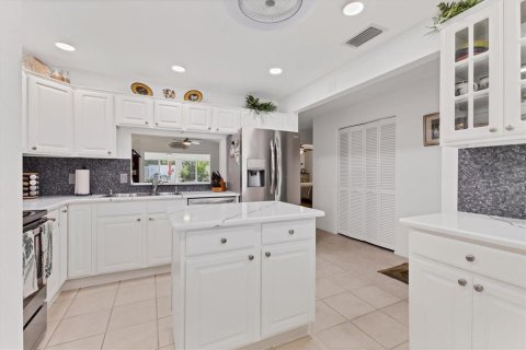 House in Bradenton, Florida 2 bedrooms, 161.65 sq.m. № 1654317 - photo 9