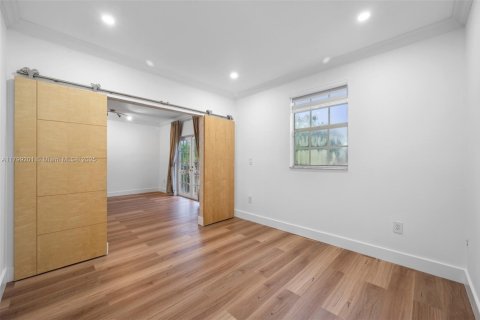 Condo in Coral Gables, Florida, 3 bedrooms  № 1937894 - photo 8