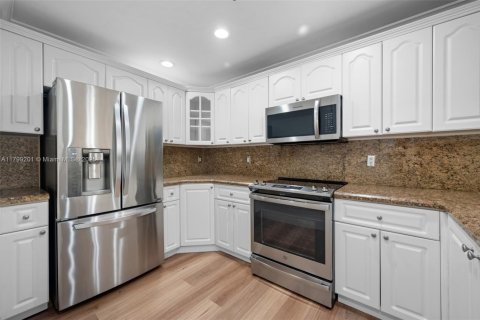 Condominio en alquiler en Coral Gables, Florida, 3 dormitorios, 116.13 m2 № 1937894 - foto 11