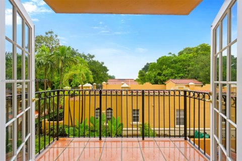 Condo in Coral Gables, Florida, 3 bedrooms  № 1937894 - photo 24