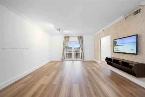 Condominio en alquiler en Coral Gables, Florida, 3 dormitorios, 116.13 m2 № 1937894 - foto 4