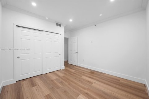Copropriété à louer à Coral Gables, Floride: 3 chambres, 116.13 m2 № 1937894 - photo 14