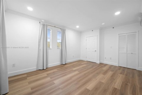 Condo in Coral Gables, Florida, 3 bedrooms  № 1937894 - photo 20
