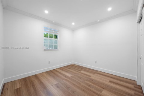 Condominio en alquiler en Coral Gables, Florida, 3 dormitorios, 116.13 m2 № 1937894 - foto 13