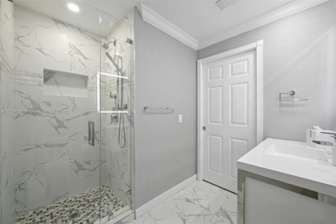 Condo in Coral Gables, Florida, 3 bedrooms  № 1937894 - photo 16