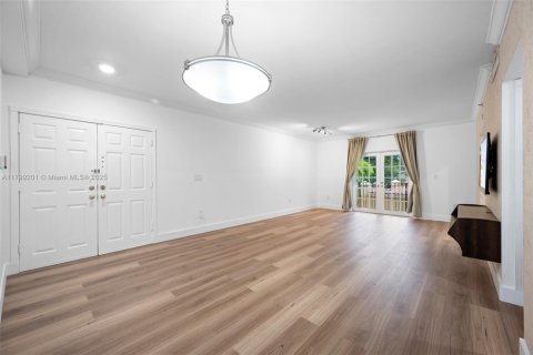 Condominio en alquiler en Coral Gables, Florida, 3 dormitorios, 116.13 m2 № 1937894 - foto 5