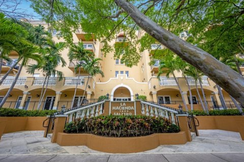 Condominio en alquiler en Coral Gables, Florida, 3 dormitorios, 116.13 m2 № 1937894 - foto 2