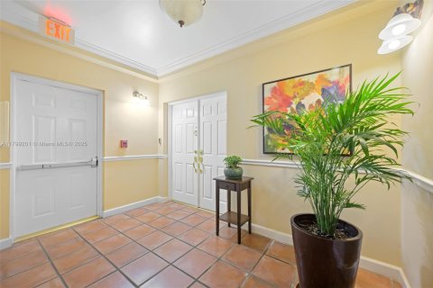 Copropriété à louer à Coral Gables, Floride: 3 chambres, 116.13 m2 № 1937894 - photo 1