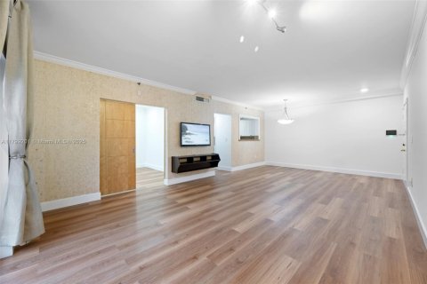Condo in Coral Gables, Florida, 3 bedrooms  № 1937894 - photo 7
