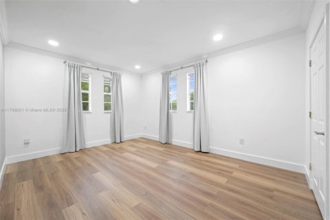 Condominio en alquiler en Coral Gables, Florida, 3 dormitorios, 116.13 m2 № 1937894 - foto 18
