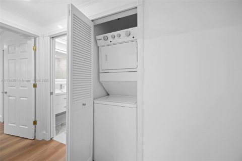 Condominio en alquiler en Coral Gables, Florida, 3 dormitorios, 116.13 m2 № 1937894 - foto 17