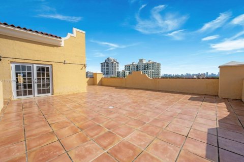 Condo in Coral Gables, Florida, 3 bedrooms  № 1937894 - photo 29