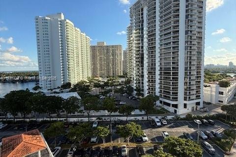 Copropriété à vendre à Aventura, Floride: 2 chambres, 105.54 m2 № 2038008 - photo 2