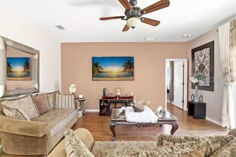 House in Kissimmee, Florida 4 bedrooms, 170.85 sq.m. № 2214863 - photo 9