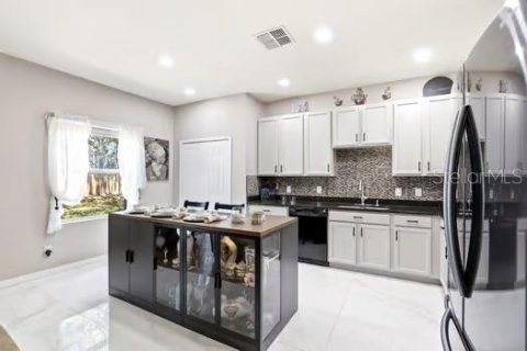 House in Kissimmee, Florida 4 bedrooms, 170.85 sq.m. № 2214863 - photo 12