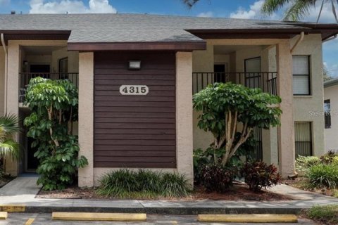 Condominio en venta en Bradenton, Florida, 2 dormitorios, 109.07 m2 № 1638323 - foto 1