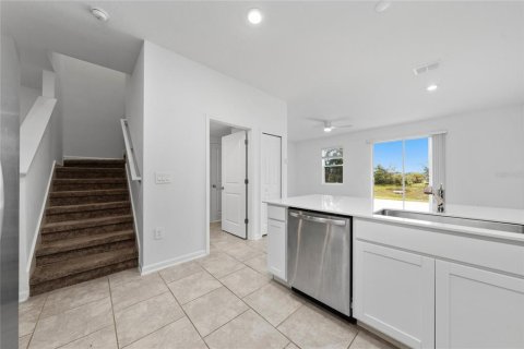 Touwnhouse à louer à Davenport, Floride: 3 chambres, 170.94 m2 № 2258886 - photo 8