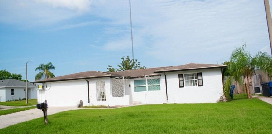 House in Holiday, Florida 3 bedrooms, 133.97 sq.m. № 1636286