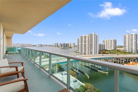 Condo à Sunny Isles Beach, Floride, 2 chambres  № 1977139