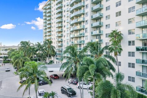 Copropriété à vendre à Sunny Isles Beach, Floride: 2 chambres, 141.68 m2 № 1977139 - photo 26