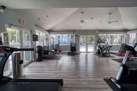 Condominio en alquiler en Hialeah, Florida, 2 dormitorios, 82.03 m2 № 2025986 - foto 4