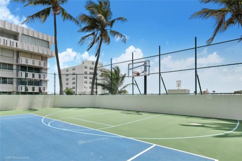 Condo in Miami Beach, Florida, 2 bedrooms  № 1953864 - photo 30