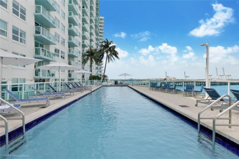Condo in Miami Beach, Florida, 2 bedrooms  № 1953864 - photo 27
