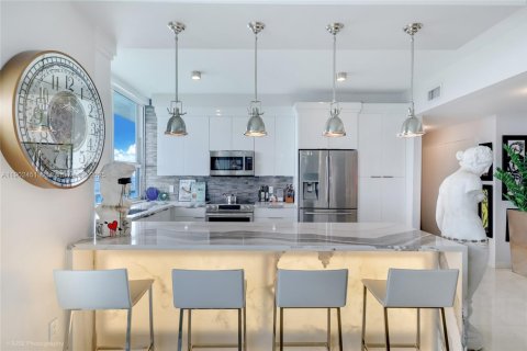 Condo in Miami Beach, Florida, 2 bedrooms  № 1953864 - photo 7