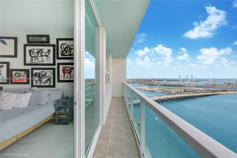 Condo in Miami Beach, Florida, 2 bedrooms  № 1953864 - photo 12