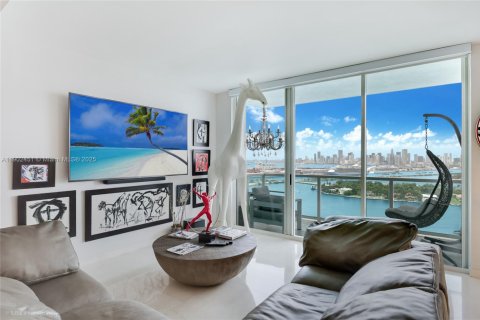 Condo in Miami Beach, Florida, 2 bedrooms  № 1953864 - photo 2