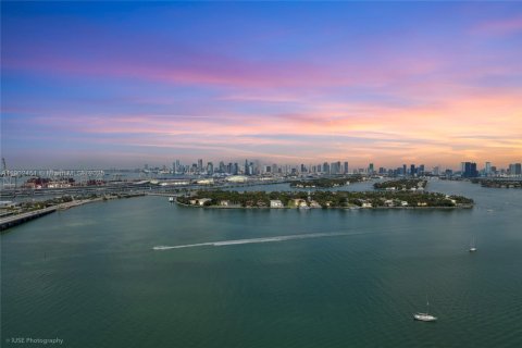 Condo in Miami Beach, Florida, 2 bedrooms  № 1953864 - photo 14