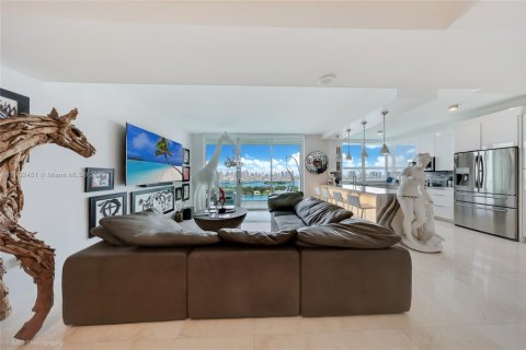 Condo in Miami Beach, Florida, 2 bedrooms  № 1953864 - photo 3