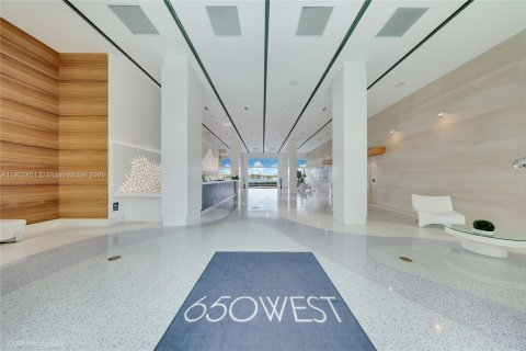 Condo in Miami Beach, Florida, 2 bedrooms  № 1953864 - photo 24