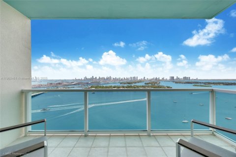Condo in Miami Beach, Florida, 2 bedrooms  № 1953864 - photo 19