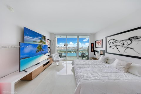 Condo in Miami Beach, Florida, 2 bedrooms  № 1953864 - photo 15