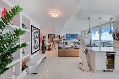 Condo in Miami Beach, Florida, 2 bedrooms  № 1953864 - photo 9