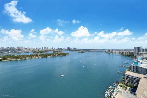 Condo in Miami Beach, Florida, 2 bedrooms  № 1953864 - photo 8