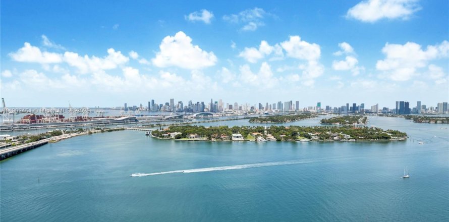 Condo in Miami Beach, Florida, 2 bedrooms  № 1953864