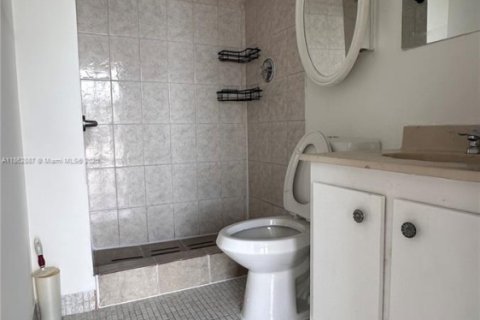 Condo in Sunny Isles Beach, Florida, 2 bedrooms  № 1891449 - photo 12