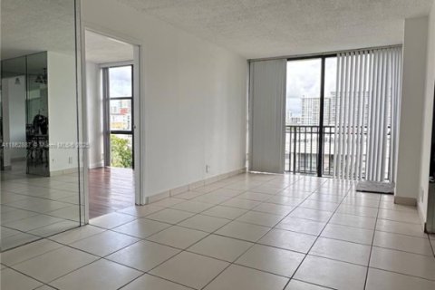 Condo in Sunny Isles Beach, Florida, 2 bedrooms  № 1891449 - photo 8