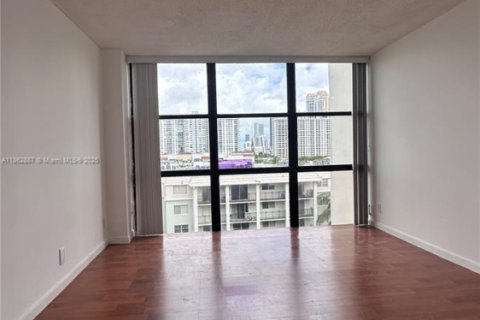 Condo in Sunny Isles Beach, Florida, 2 bedrooms  № 1891449 - photo 10