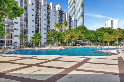 Condo in Sunny Isles Beach, Florida, 2 bedrooms  № 1891449 - photo 5