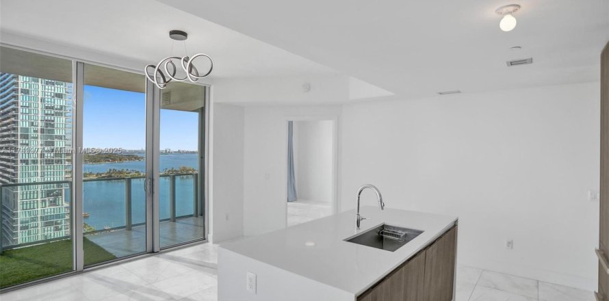 Condominio en Miami, Florida, 2 dormitorios  № 2022719