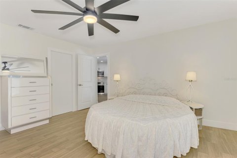 House in Nokomis, Florida 3 bedrooms, 208.84 sq.m. № 2093146 - photo 24