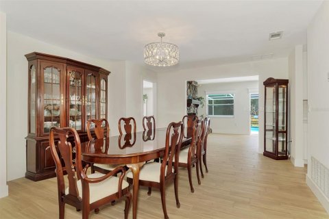 House in Nokomis, Florida 3 bedrooms, 208.84 sq.m. № 2093146 - photo 10