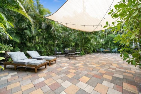 House in Saint Petersburg, Florida 3 bedrooms, 334.36 sq.m. № 1670075 - photo 9