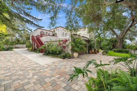House in Saint Petersburg, Florida 3 bedrooms, 334.36 sq.m. № 1670075 - photo 6