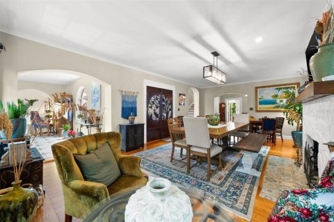 House in Saint Petersburg, Florida 3 bedrooms, 334.36 sq.m. № 1670075 - photo 20