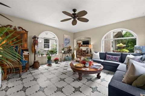 House in Saint Petersburg, Florida 3 bedrooms, 334.36 sq.m. № 1670075 - photo 15